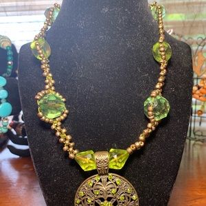 Odd green necklace!!